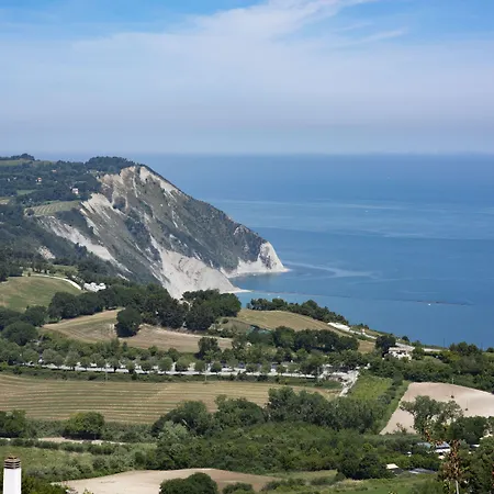 Le Relais Du Lierre - Conero Nature Retreat Poggio (Marche)